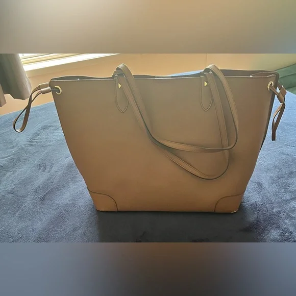 Michael Kors Tote Bag - Picture 4 of 14